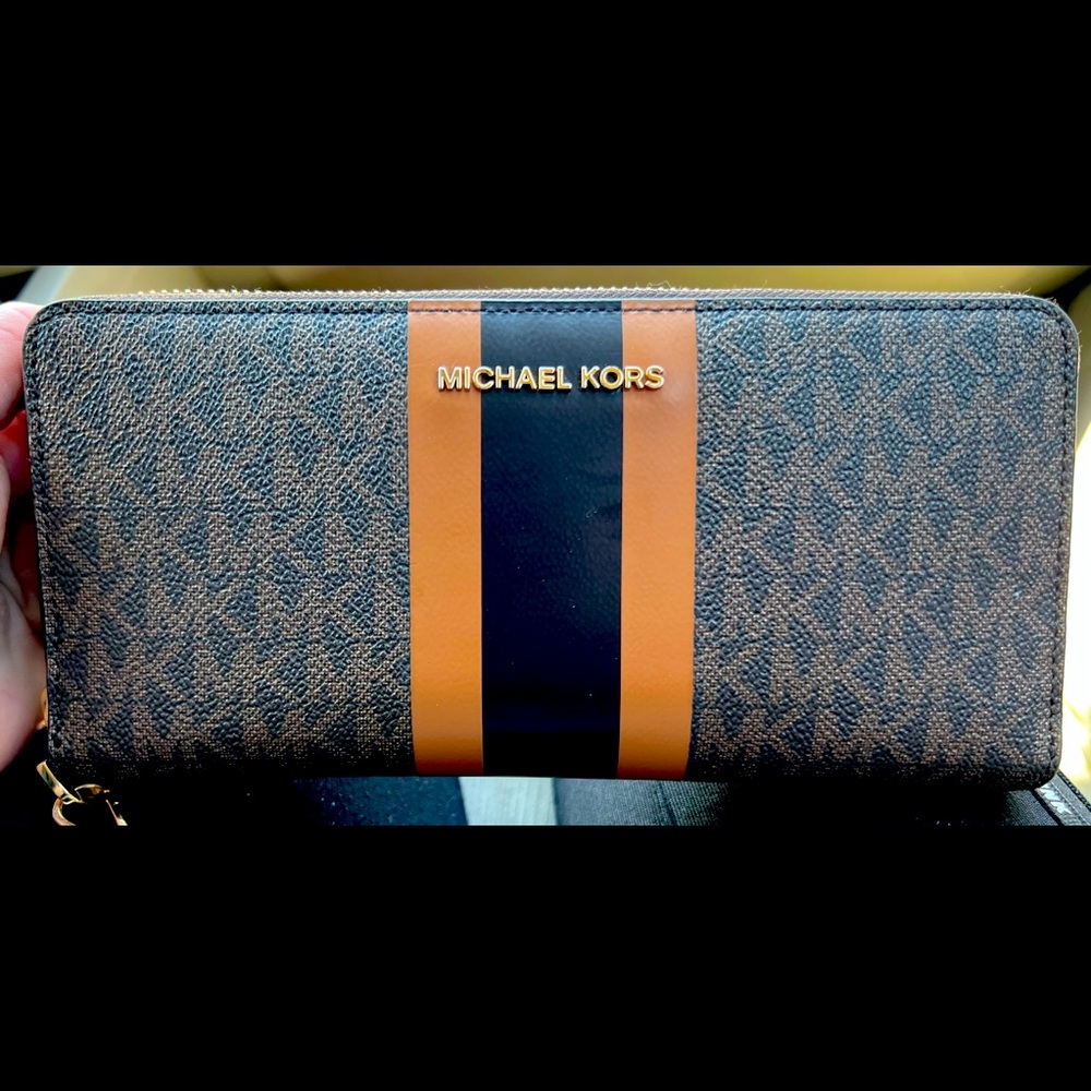 MK Jet Set Zip Around Wallet